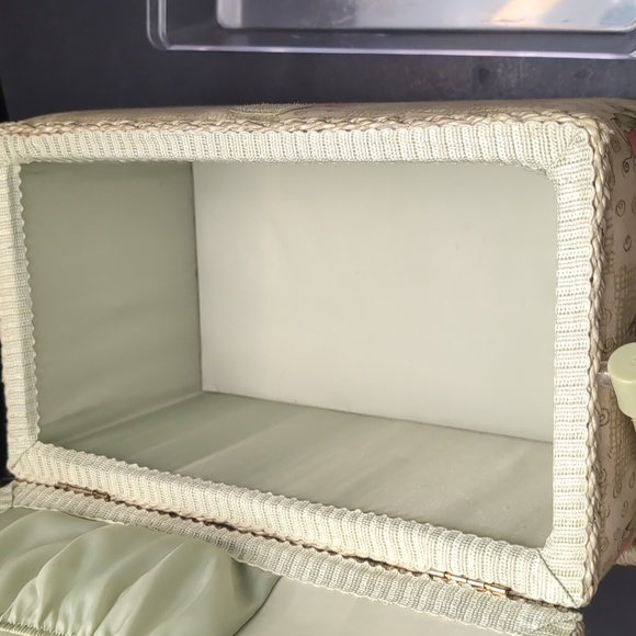 VGT,Cream,Floral,Woven Handle Sewing Basket. - Picture 12 of 15